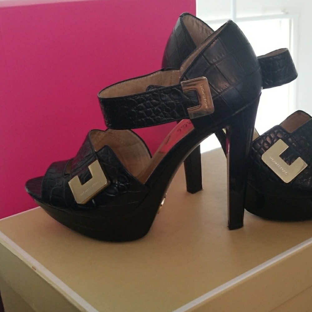 Michael Kors Beverly Platform With Gold Detail